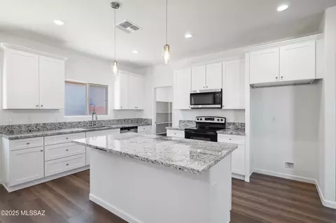 Kitchen - 3166 E Andrada Rd, Vail, AZ 85641 photo 1 of 7