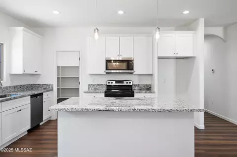 Kitchen - 3166 E Andrada Rd, Vail, AZ 85641 photo 2 of 7