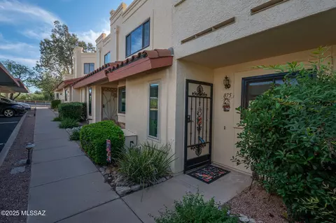 875 N Balachai Ln, Tucson, AZ 85748