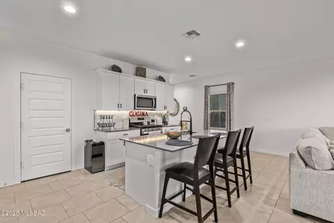 Kitchen - 12767 E Joffroy Dr, Vail, AZ 85641 photo 2 of 5