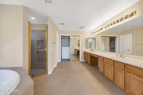Bath - 63429 E Desert Mesa Ct, Tucson, AZ 85739 photo 2 of 5