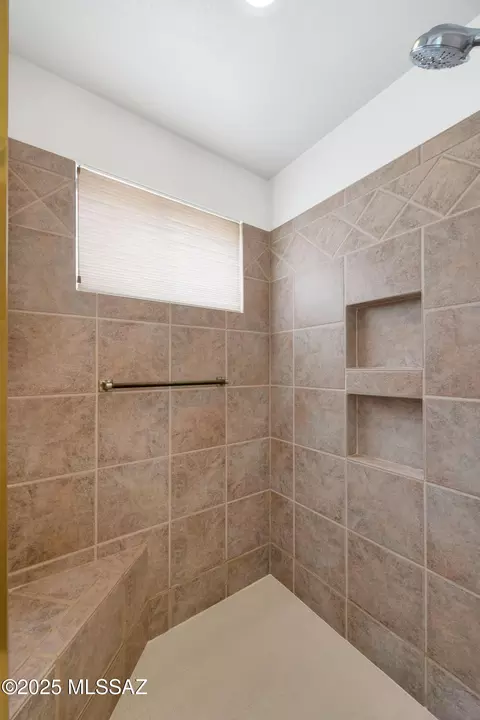 Bath - 63429 E Desert Mesa Ct, Tucson, AZ 85739 photo 3 of 5