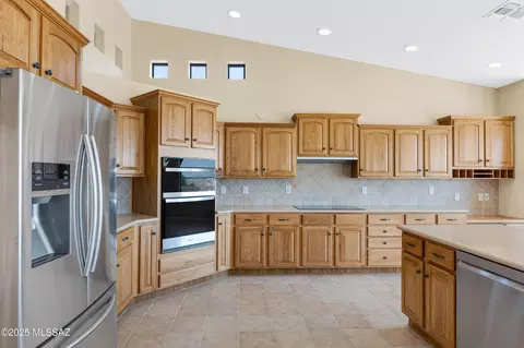 Kitchen - 63429 E Desert Mesa Ct, Tucson, AZ 85739 photo 3 of 6