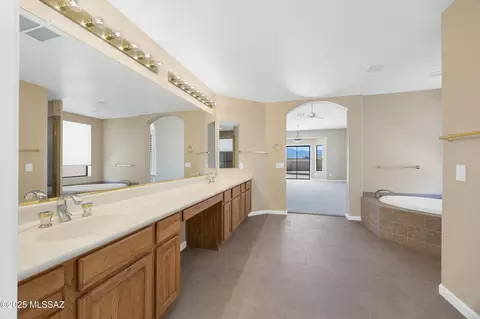 Bath - 63429 E Desert Mesa Ct, Tucson, AZ 85739 photo 4 of 5