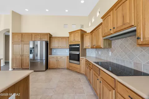 Kitchen - 63429 E Desert Mesa Ct, Tucson, AZ 85739 photo 4 of 6