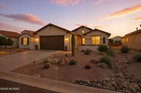 1930 N Agarita Way, Green Valley, AZ 85614