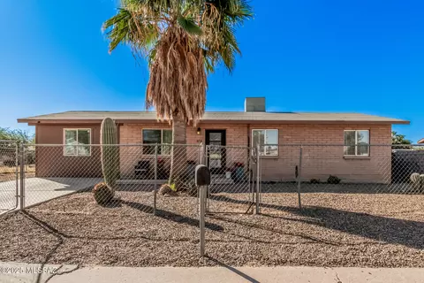 6716 S Draper Rd, Tucson, AZ 85757