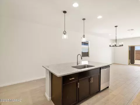 6950 W Sweetshade Ln, Tucson, AZ 85757