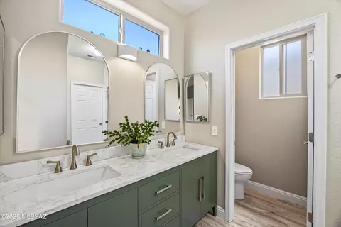 Bath - 7439 E Maritime Dr, Tucson, AZ 85756 photo 1 of 3