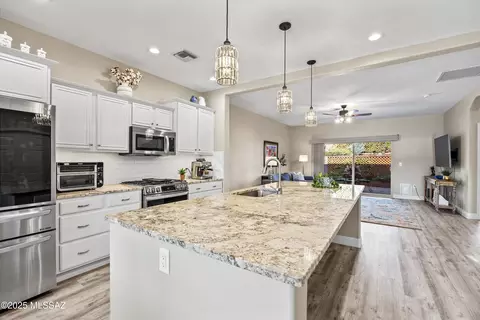 Kitchen - 7439 E Maritime Dr, Tucson, AZ 85756 photo 5 of 6