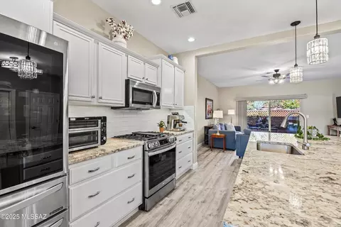 Kitchen - 7439 E Maritime Dr, Tucson, AZ 85756 photo 4 of 6