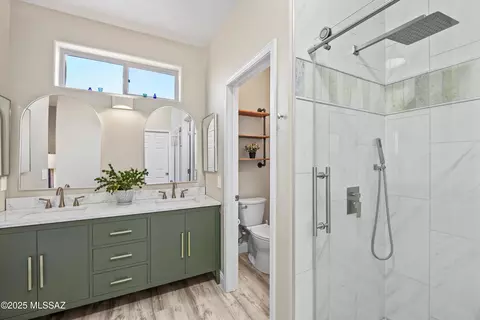 Bath - 7439 E Maritime Dr, Tucson, AZ 85756 photo 2 of 3