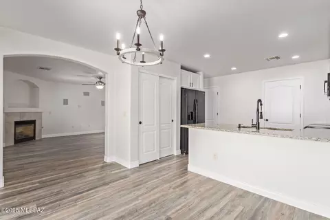 6613 S Chinese Lanterns Dr, Tucson, AZ 85756