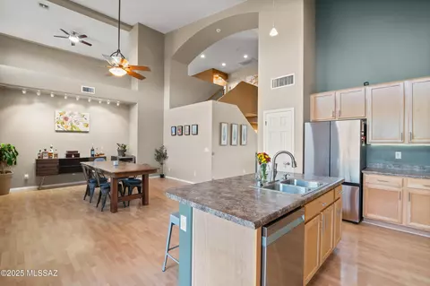 7450 W Shining Amber Ln, Tucson, AZ 85743