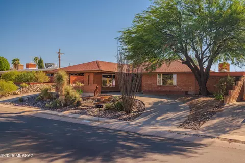 700 S Santa Ana Dr, Tucson, AZ 85710
