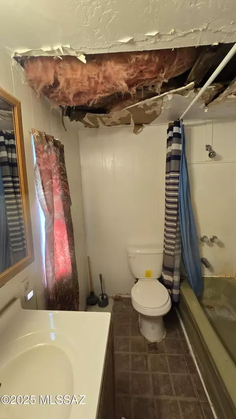 Bath - 240 S Lawson Ln, Willcox, AZ 85643 photo 1 of 4