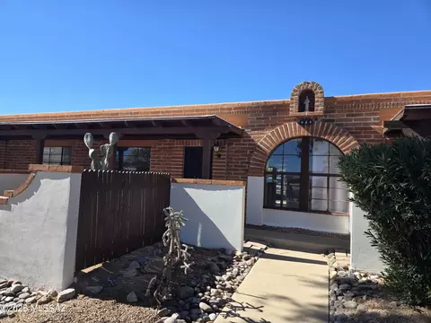 484 S La Canada Dr #B, Green Valley, AZ 85614