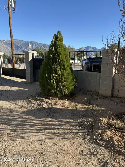 3227 E Pinal St, Tucson, AZ 85739 photo 2