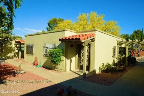 130 W Calle Del Ano, Green Valley, AZ 85614