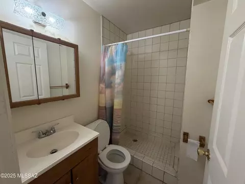 Bath - 2817 E Frontage Rd, Amado, AZ 85645 photo 1 of 2