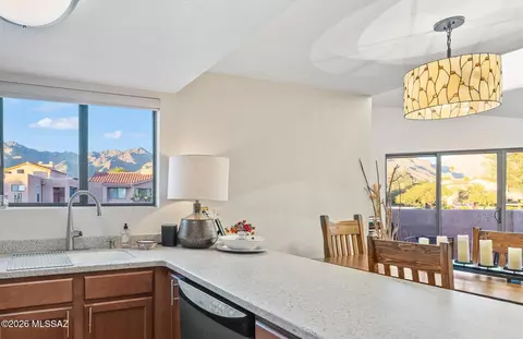 5051 N Sabino Canyon Rd #2220, Tucson, AZ 85750