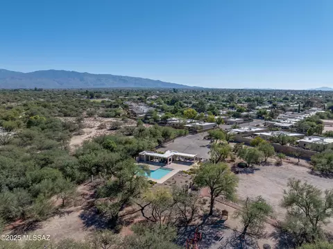 View/Area - 9022 E Seneca St, Tucson, AZ 85715 photo 6 of 7