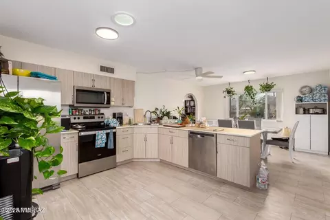 1018 E Geneva St, Pearce, AZ 85625