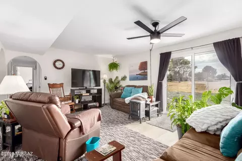 Living - 1018 E Geneva St, Pearce, AZ 85625 photo 2 of 5