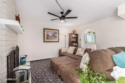 Living - 1018 E Geneva St, Pearce, AZ 85625 photo 4 of 5