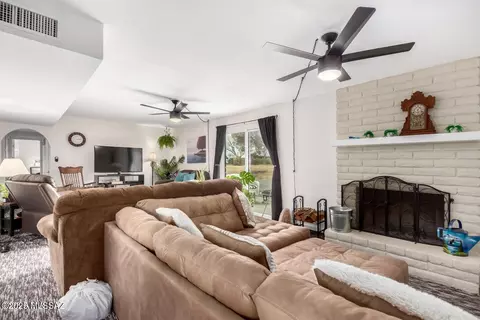 Living - 1018 E Geneva St, Pearce, AZ 85625 photo 3 of 5