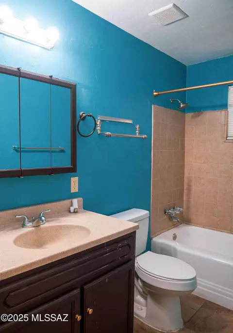 Bath - 5356 E 20th St, Tucson, AZ 85711 photo 1 of 3