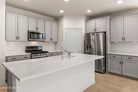 Kitchen - 13384 E Knipe Pl, Tucson, AZ 85747 photo 1 of 4