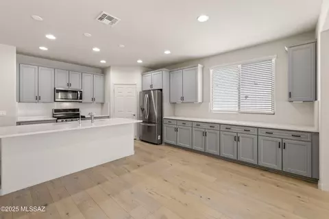 Kitchen - 13384 E Knipe Pl, Tucson, AZ 85747 photo 4 of 4
