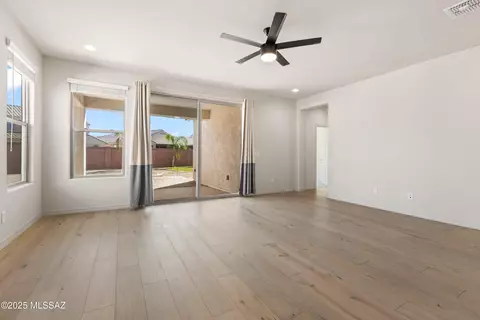 Living - 13384 E Knipe Pl, Tucson, AZ 85747 photo 2 of 3