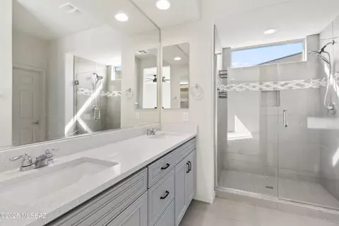 Bath - 13384 E Knipe Pl, Tucson, AZ 85747 photo 1 of 2