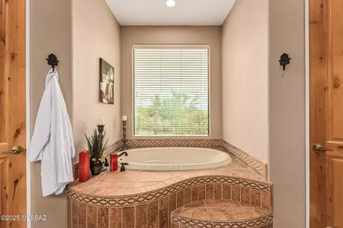 Bath - 15672 E Colossal Cave Rd, Vail, AZ 85641 photo 3 of 5