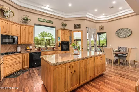 Kitchen - 15672 E Colossal Cave Rd, Vail, AZ 85641 photo 2 of 4