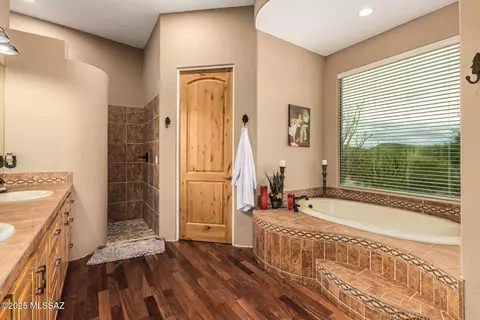 Bath - 15672 E Colossal Cave Rd, Vail, AZ 85641 photo 2 of 5