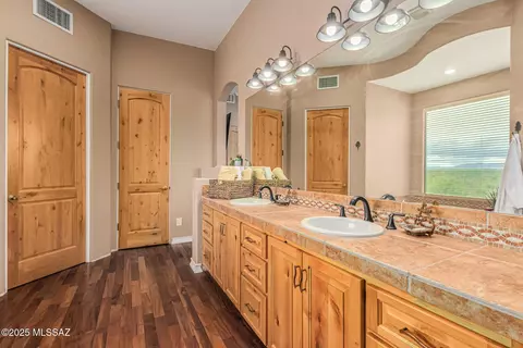 Bath - 15672 E Colossal Cave Rd, Vail, AZ 85641 photo 4 of 5