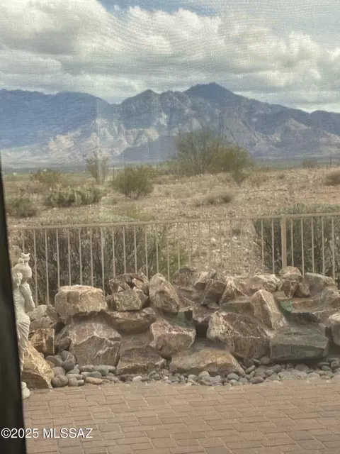 5901 S Painted Canyon Dr, Green Valley, AZ 85622