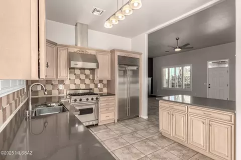 Kitchen - 5331 S Rust Ln, Tucson, AZ 85747 photo 4 of 5