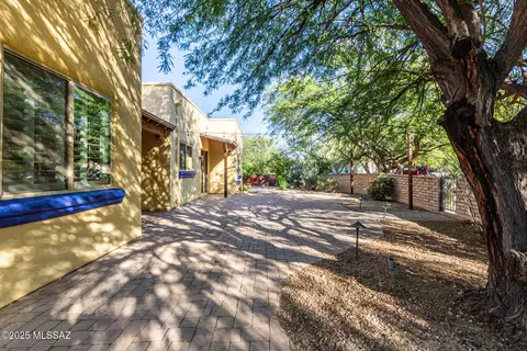 Exterior - 5331 S Rust Ln, Tucson, AZ 85747 photo 6 of 9