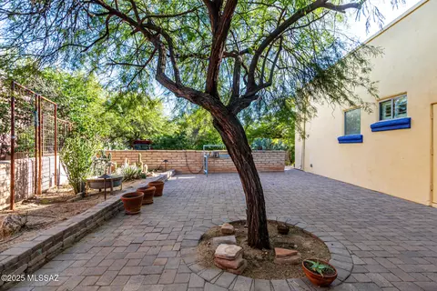 Exterior - 5331 S Rust Ln, Tucson, AZ 85747 photo 8 of 9