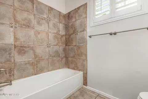 Bath - 5331 S Rust Ln, Tucson, AZ 85747 photo 4 of 4