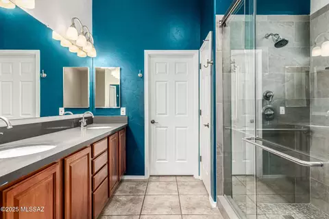 Bath - 5331 S Rust Ln, Tucson, AZ 85747 photo 2 of 4
