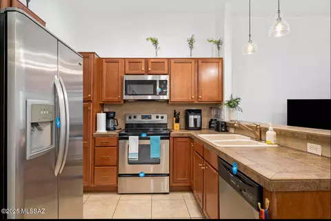 2016 E River Rd #204, Tucson, AZ 85718