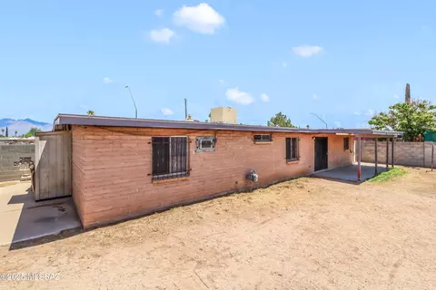 Exterior - 7602 E Stella Rd, Tucson, AZ 85730 photo 5 of 7