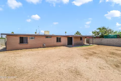 Exterior - 7602 E Stella Rd, Tucson, AZ 85730 photo 6 of 7