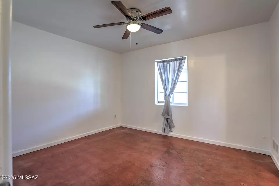 Bedroom - 2627 N Euclid Ave, Tucson, AZ 85719 photo 3 of 5