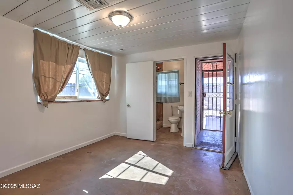 Bedroom - 2627 N Euclid Ave, Tucson, AZ 85719 photo 1 of 5